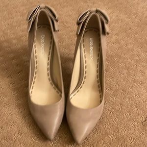 Gently worn Enzo Angiolini tan heels